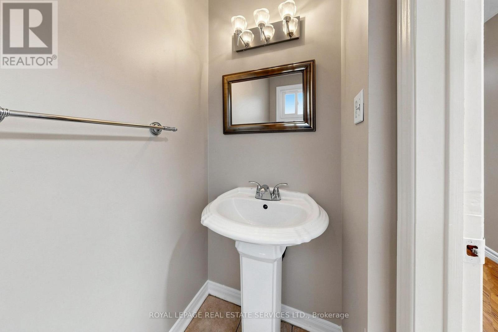 37 Woodsview Avenue, Toronto, Ontario  M9W 6B9 - Photo 22 - W13695052
