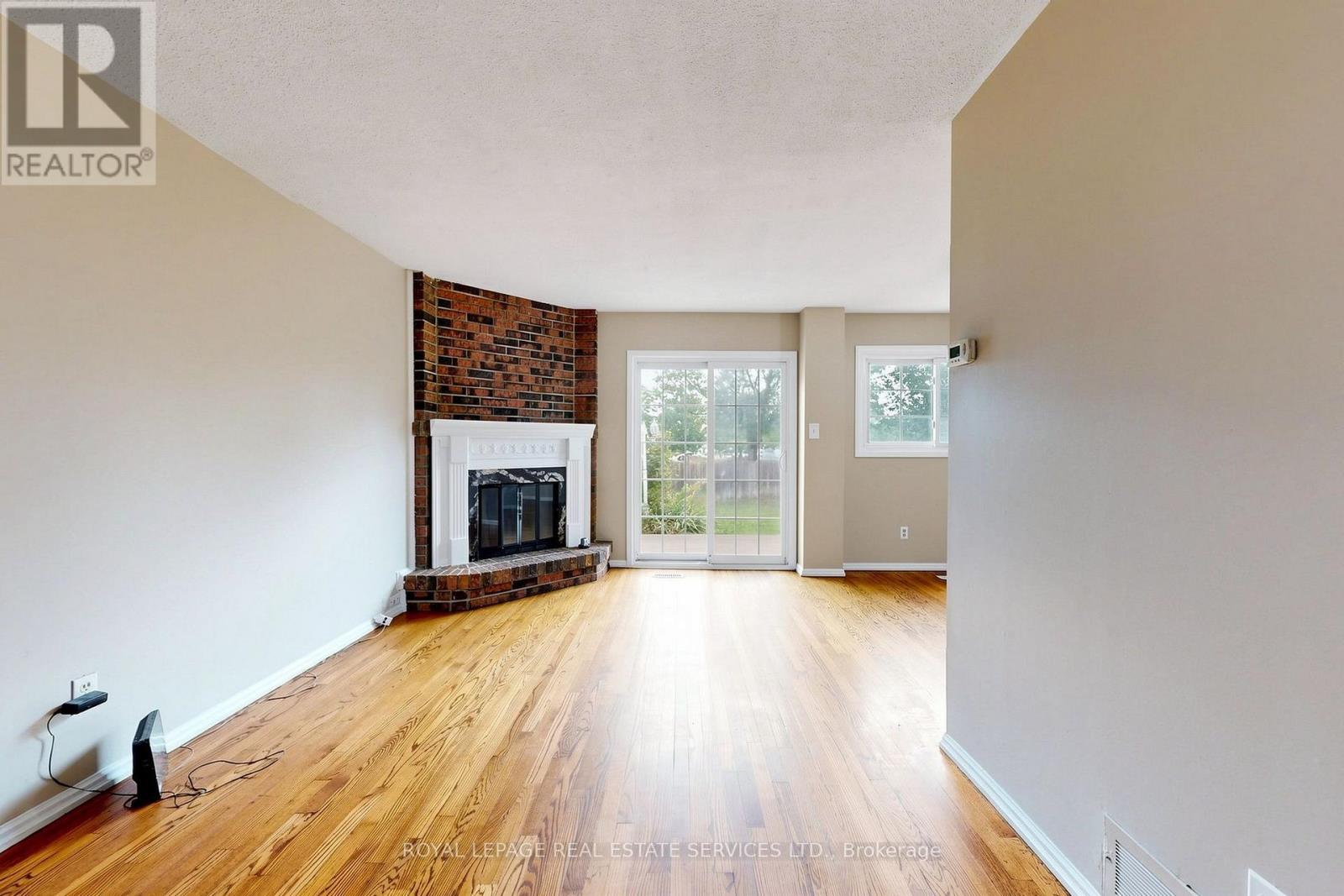 37 Woodsview Avenue, Toronto, Ontario  M9W 6B9 - Photo 7 - W13695052