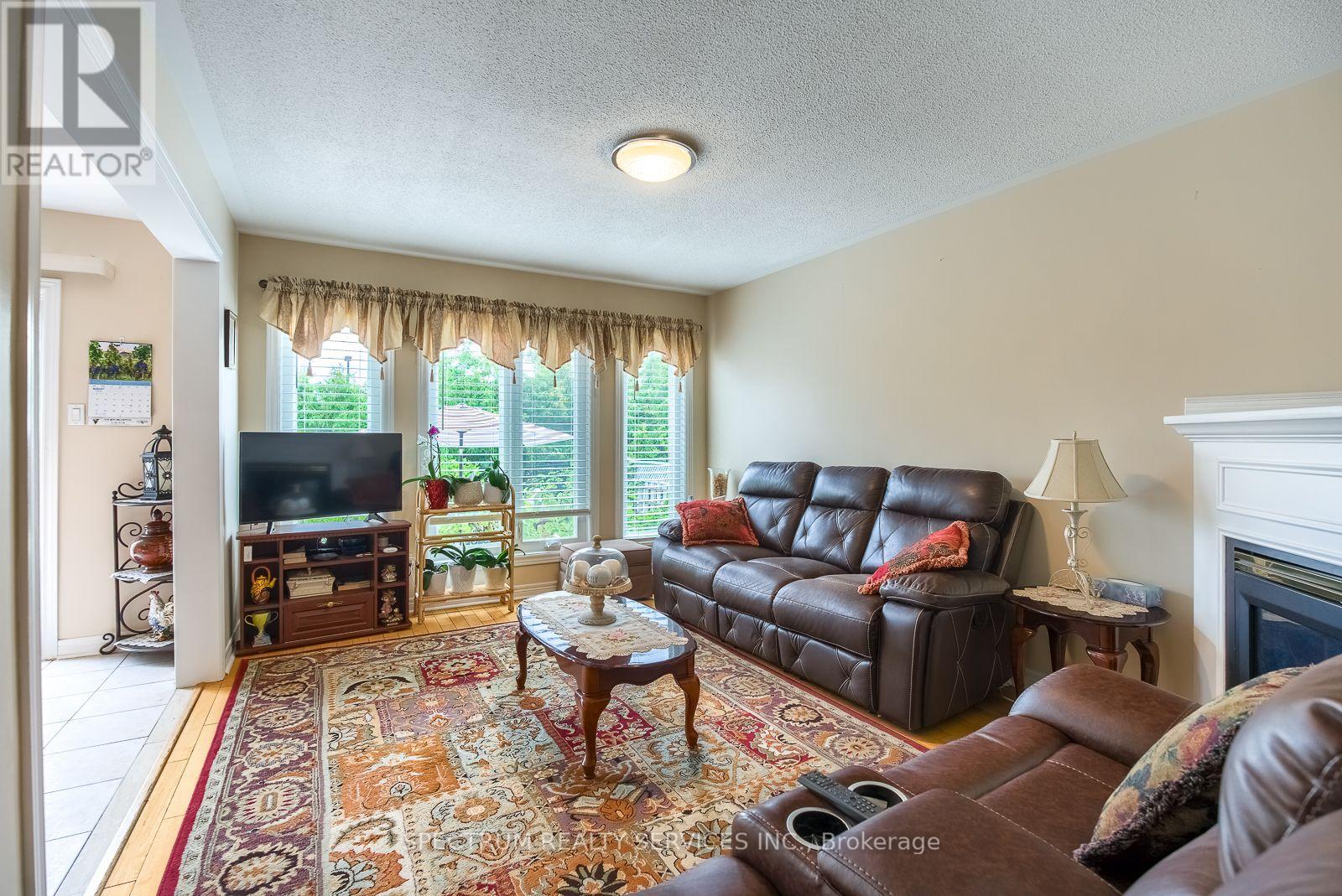 8 Sweet Briar Lane, Brampton, Ontario  L6Z 4V3 - Photo 10 - W13695080