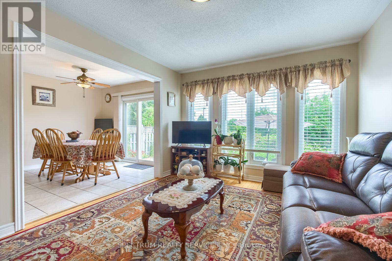 8 Sweet Briar Lane, Brampton, Ontario  L6Z 4V3 - Photo 11 - W13695080