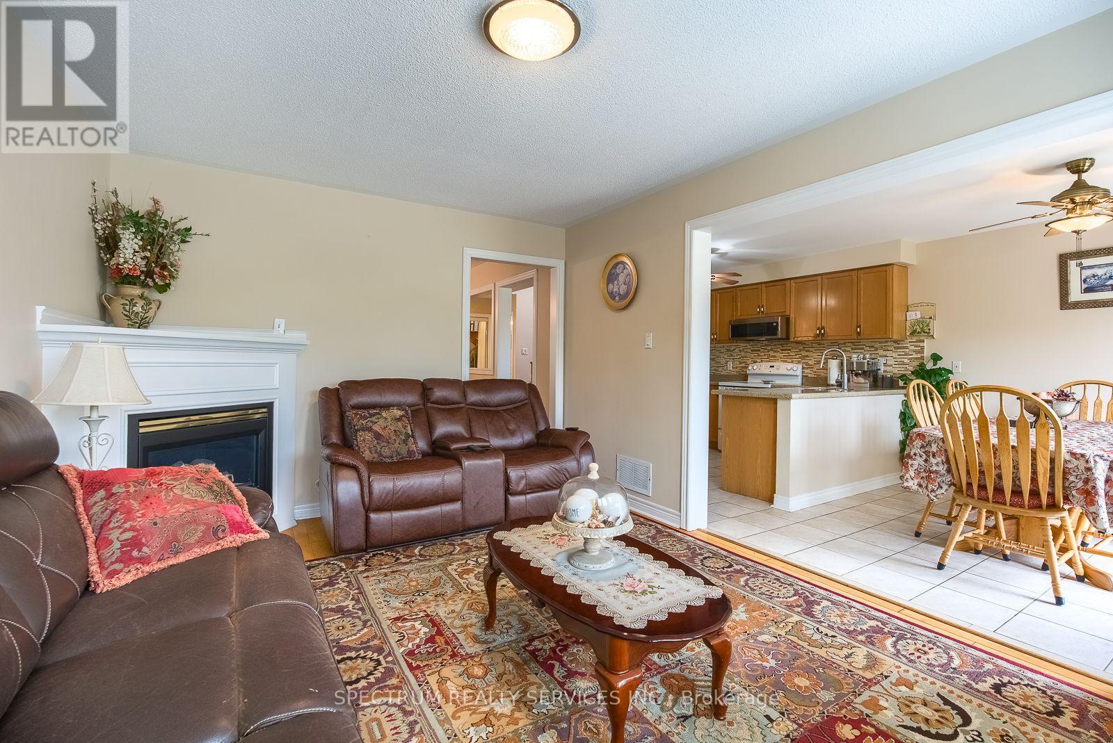 8 Sweet Briar Lane, Brampton, Ontario  L6Z 4V3 - Photo 13 - W13695080