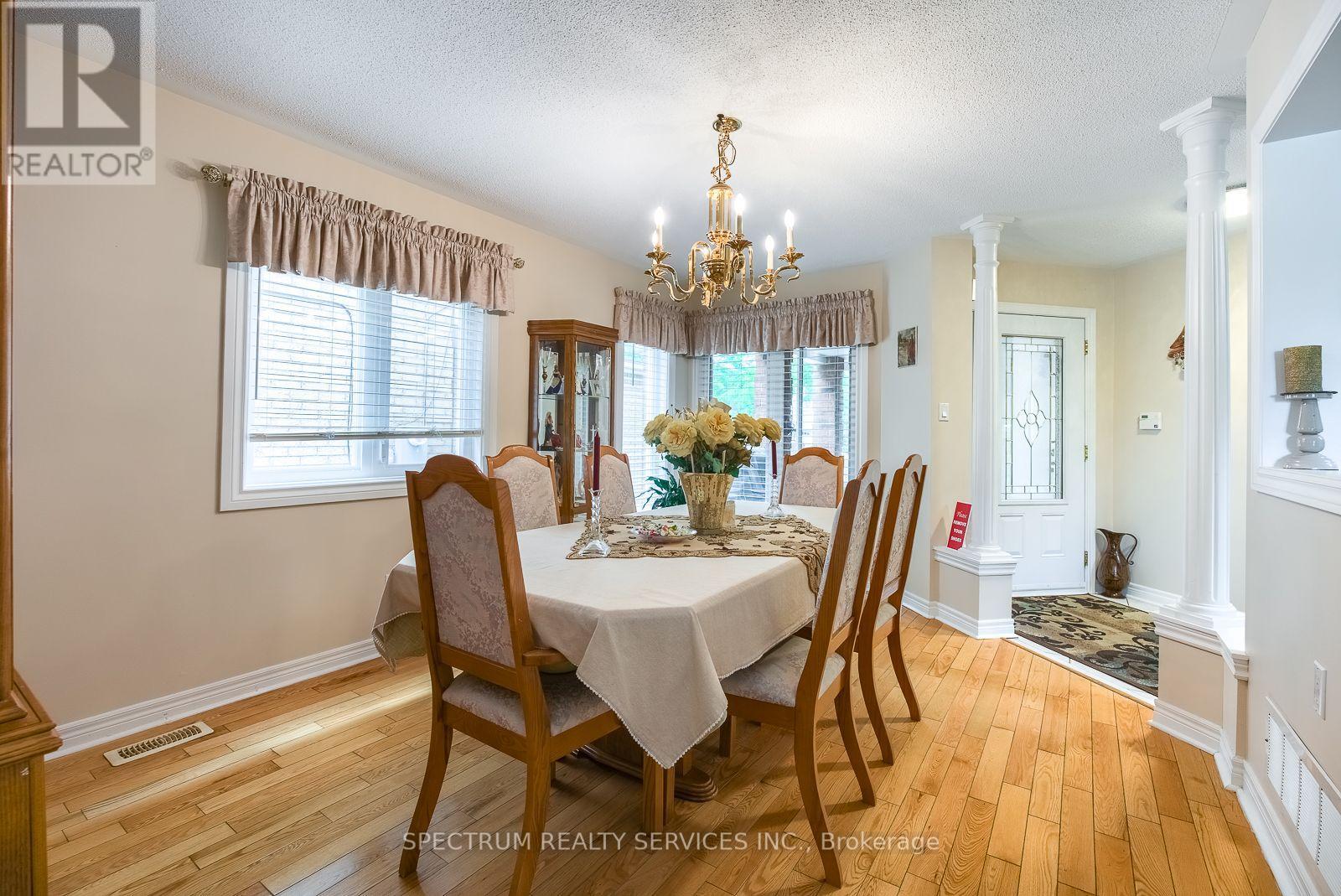 8 Sweet Briar Lane, Brampton, Ontario  L6Z 4V3 - Photo 14 - W13695080