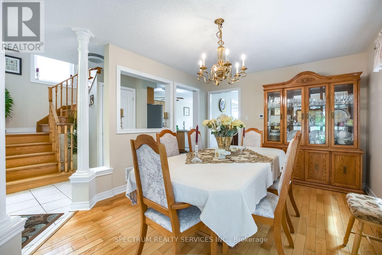 8 Sweet Briar Lane, Brampton, Ontario  L6Z 4V3 - Photo 16 - W13695080