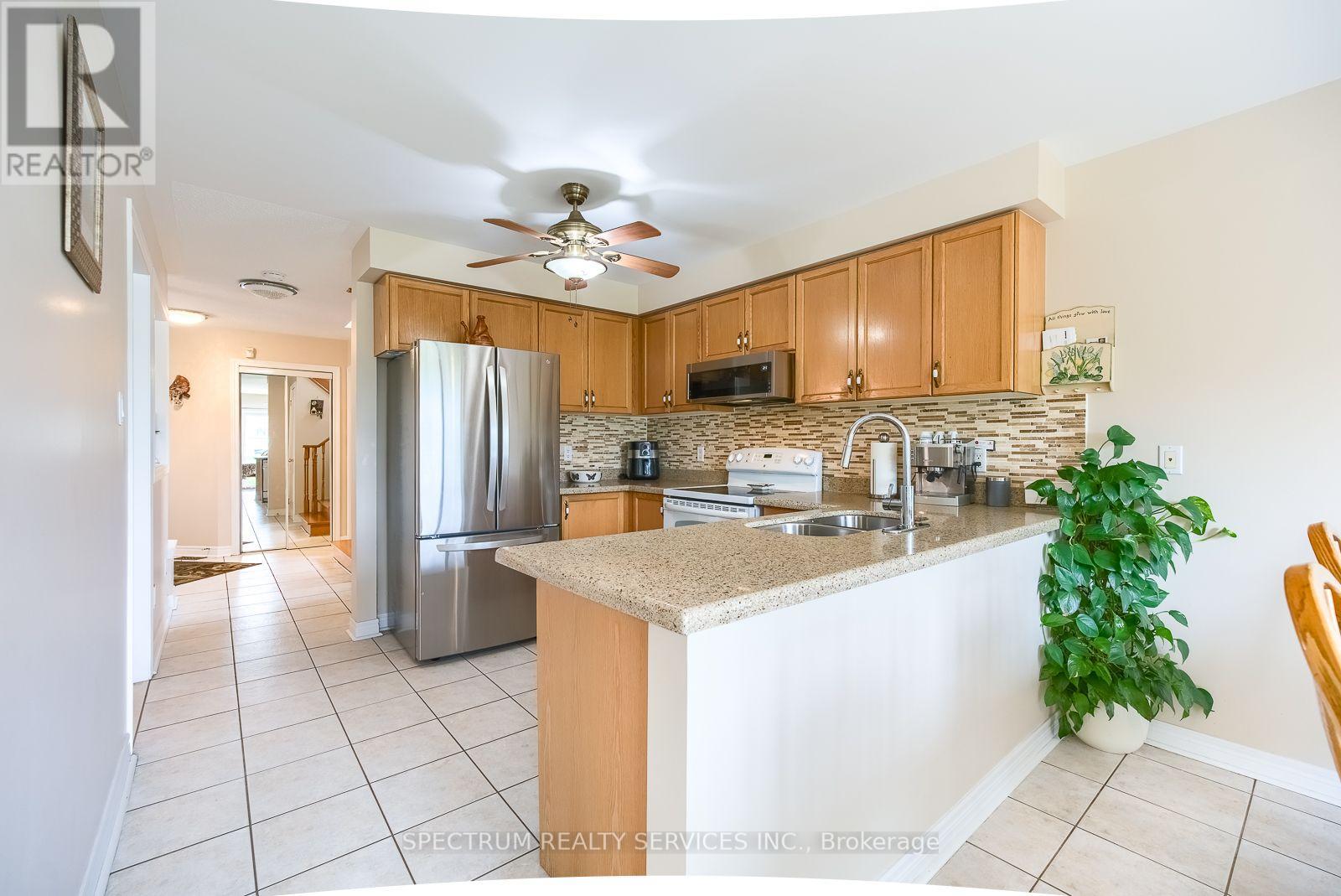 8 Sweet Briar Lane, Brampton, Ontario  L6Z 4V3 - Photo 18 - W13695080