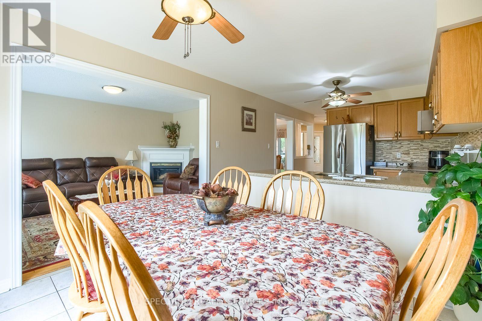 8 Sweet Briar Lane, Brampton, Ontario  L6Z 4V3 - Photo 19 - W13695080