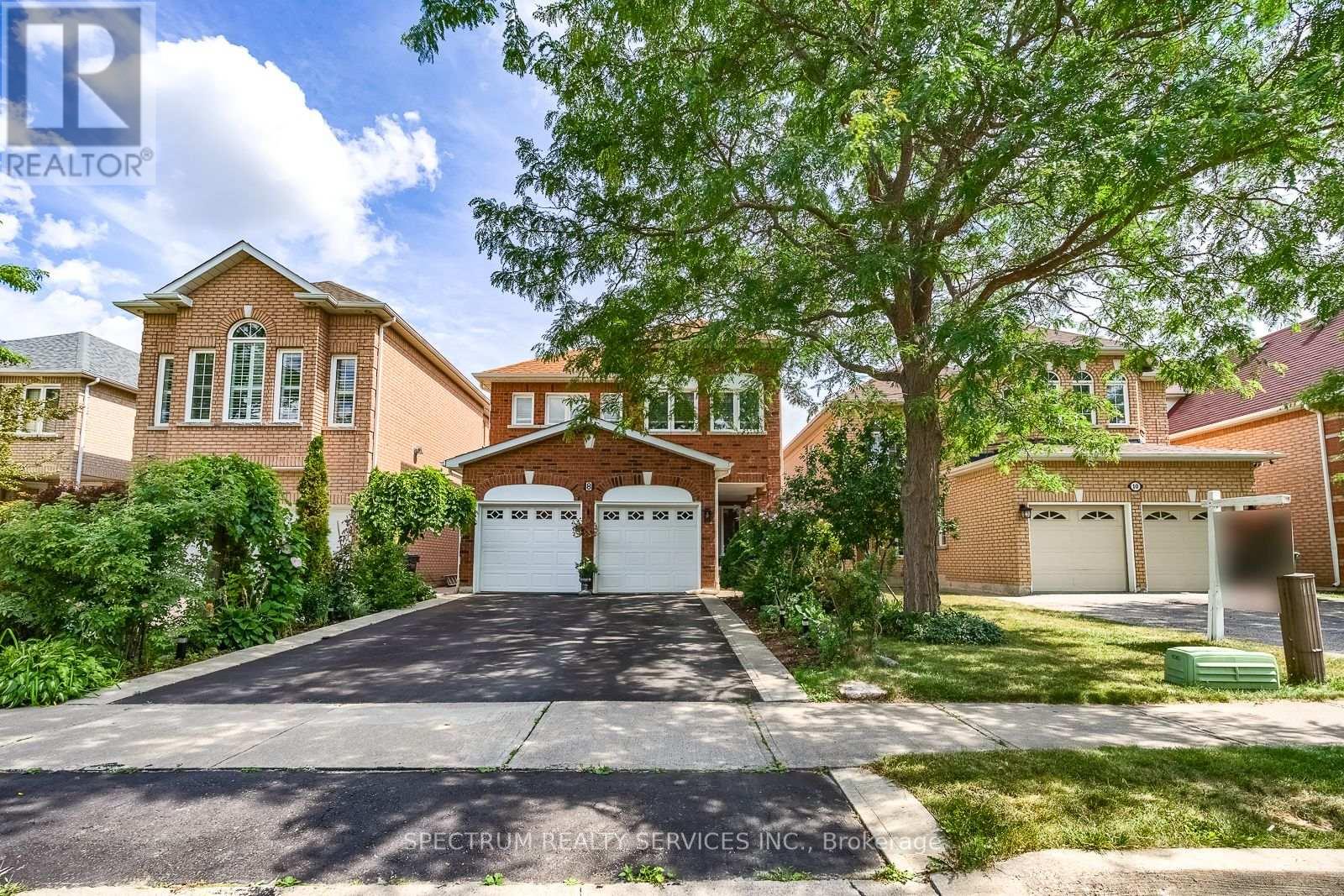 8 Sweet Briar Lane, Brampton, Ontario  L6Z 4V3 - Photo 2 - W13695080