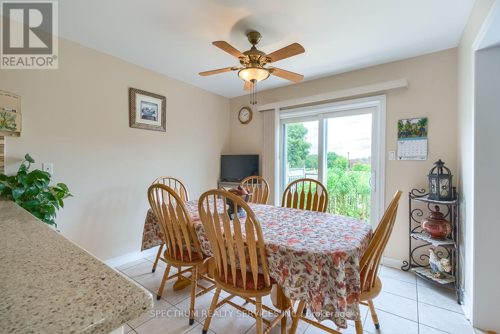 8 Sweet Briar Lane, Brampton, Ontario  L6Z 4V3 - Photo 20 - W13695080