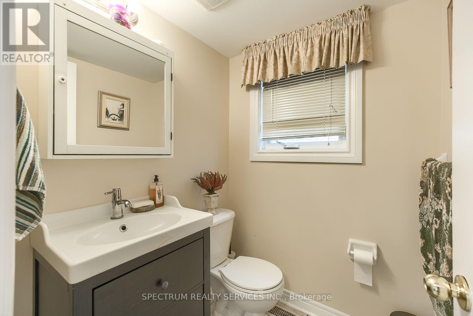 8 Sweet Briar Lane, Brampton, Ontario  L6Z 4V3 - Photo 21 - W13695080