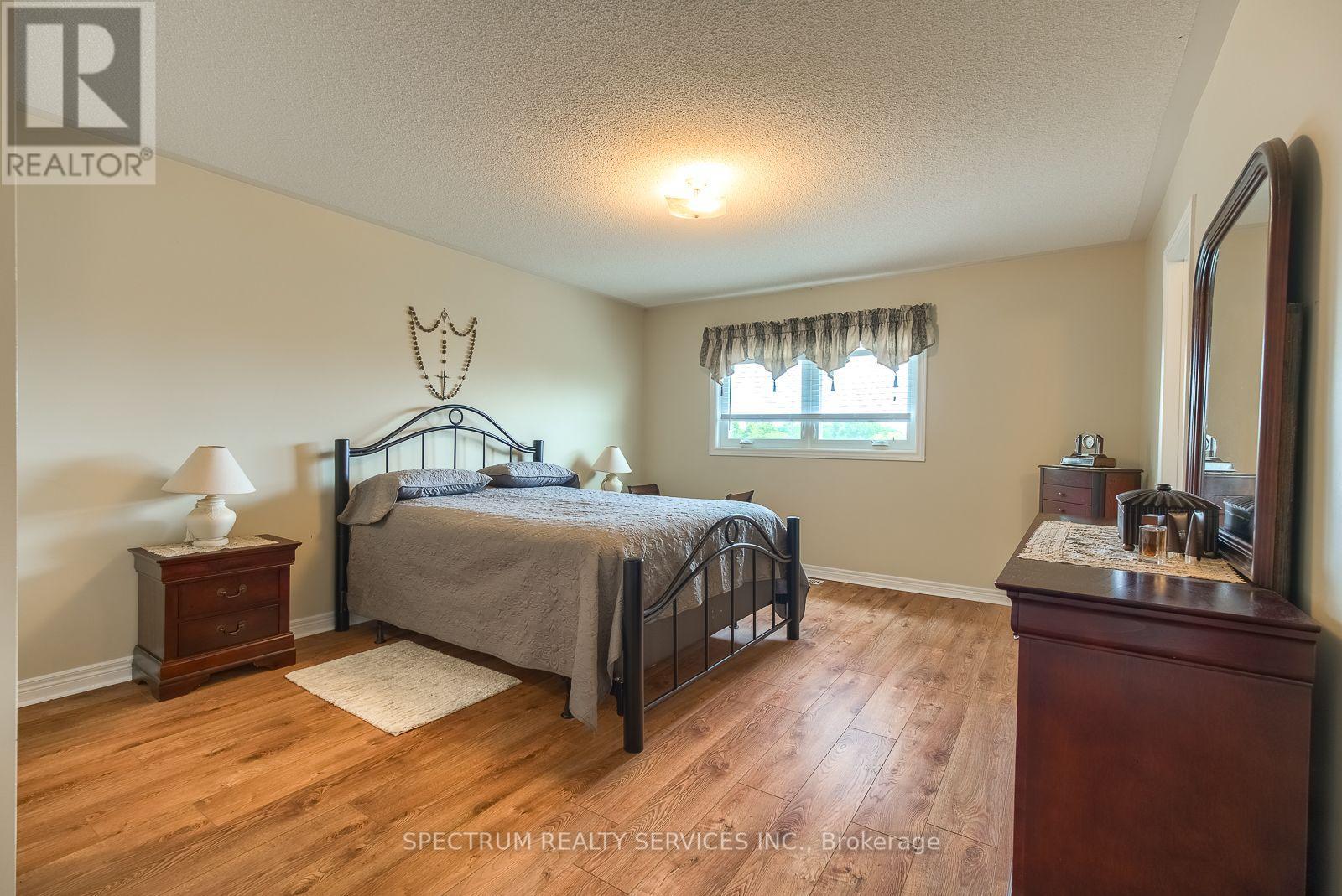 8 Sweet Briar Lane, Brampton, Ontario  L6Z 4V3 - Photo 24 - W13695080
