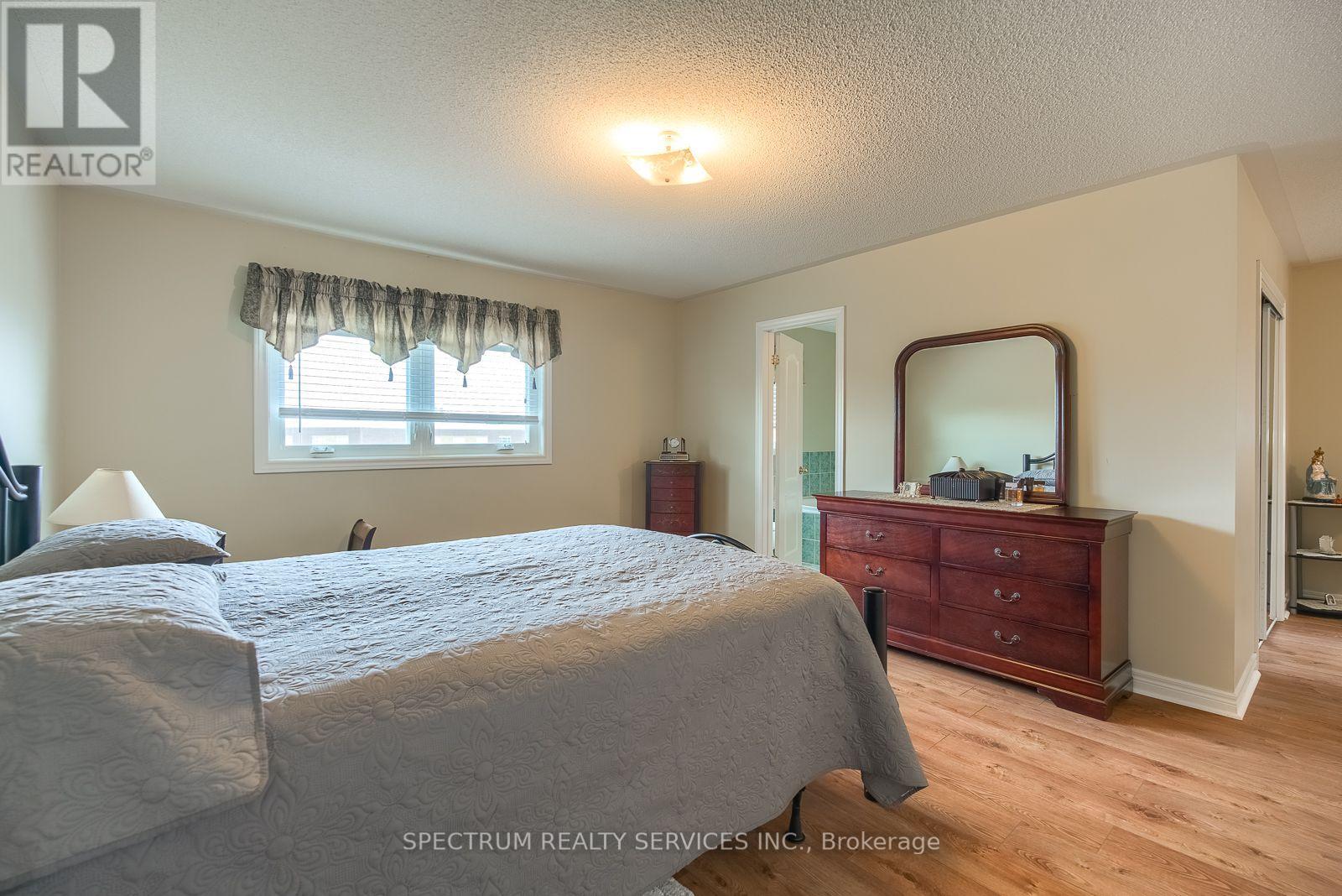 8 Sweet Briar Lane, Brampton, Ontario  L6Z 4V3 - Photo 26 - W13695080