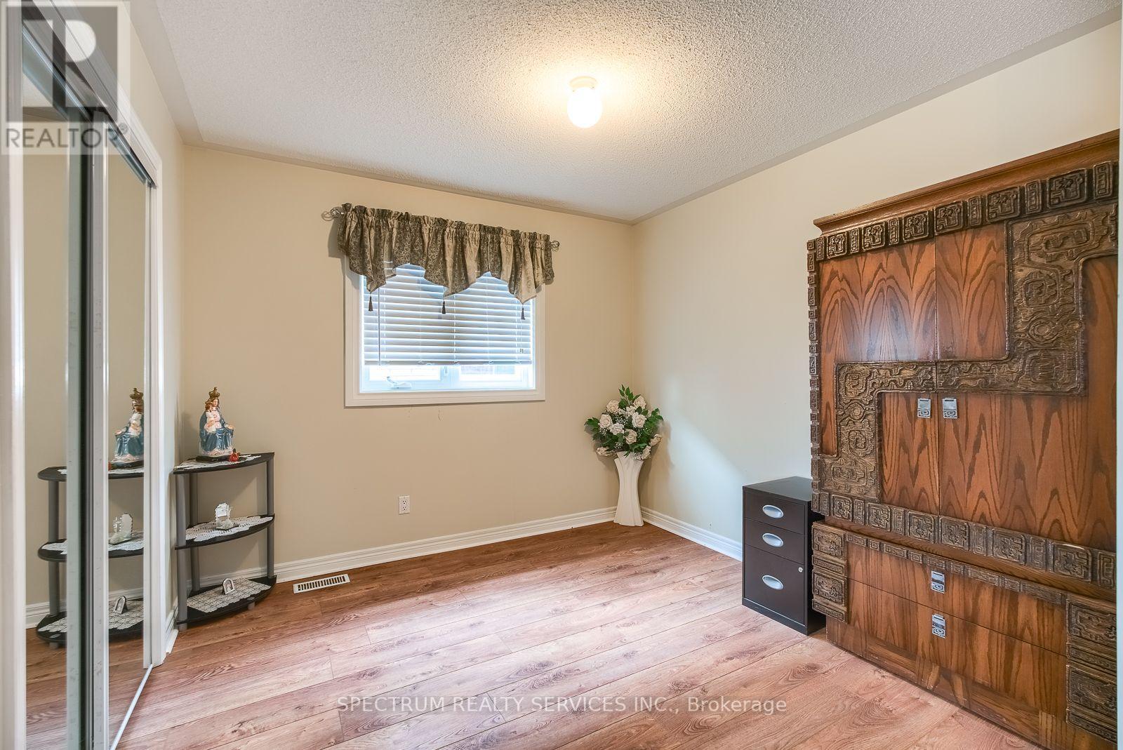 8 Sweet Briar Lane, Brampton, Ontario  L6Z 4V3 - Photo 27 - W13695080