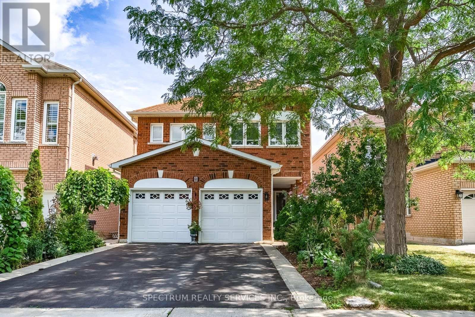 8 Sweet Briar Lane, Brampton, Ontario  L6Z 4V3 - Photo 3 - W13695080