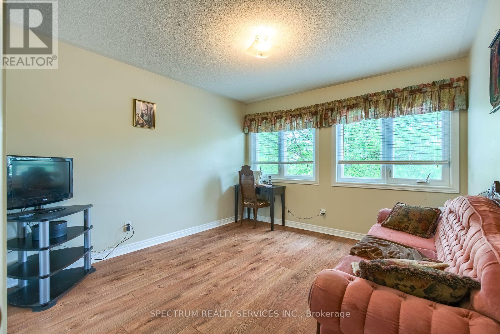 8 Sweet Briar Lane, Brampton, Ontario  L6Z 4V3 - Photo 30 - W13695080