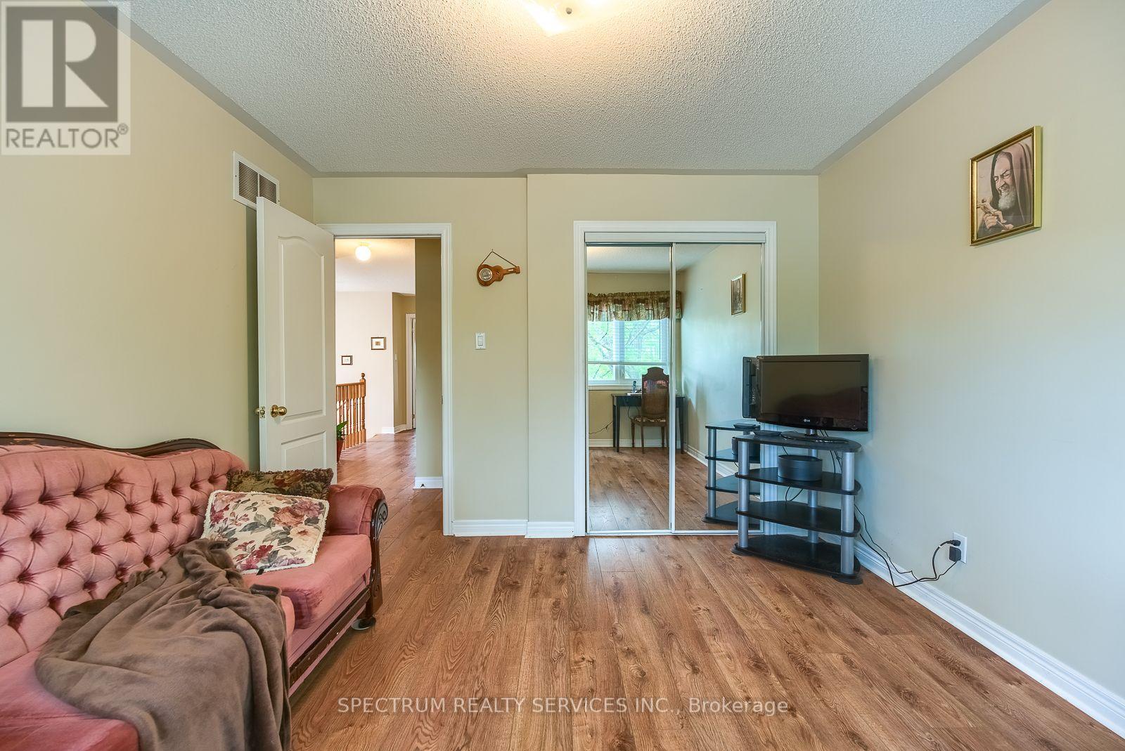 8 Sweet Briar Lane, Brampton, Ontario  L6Z 4V3 - Photo 31 - W13695080