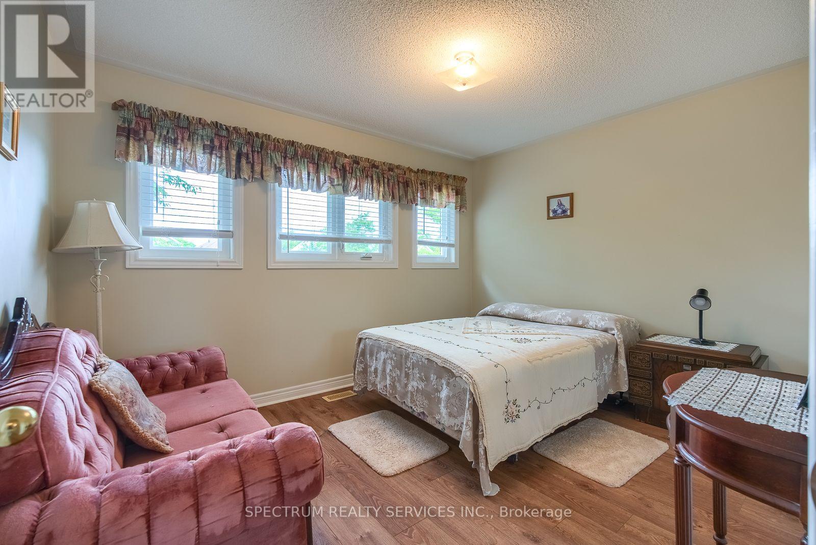 8 Sweet Briar Lane, Brampton, Ontario  L6Z 4V3 - Photo 32 - W13695080