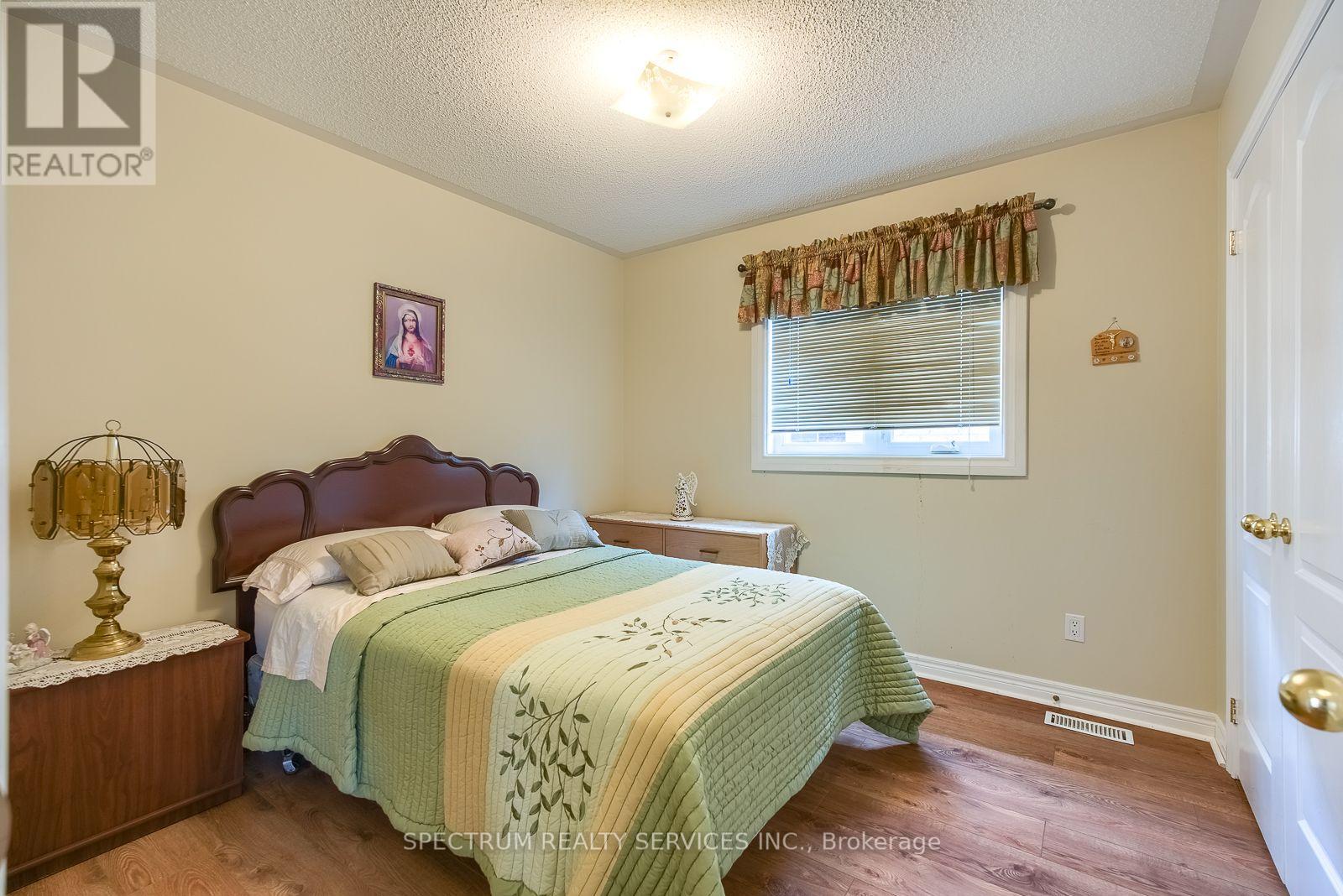 8 Sweet Briar Lane, Brampton, Ontario  L6Z 4V3 - Photo 34 - W13695080