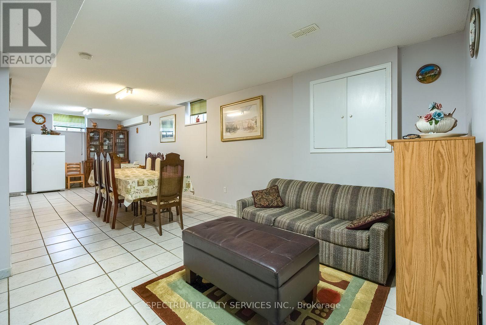 8 Sweet Briar Lane, Brampton, Ontario  L6Z 4V3 - Photo 37 - W13695080