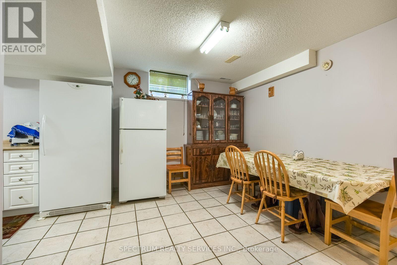 8 Sweet Briar Lane, Brampton, Ontario  L6Z 4V3 - Photo 38 - W13695080