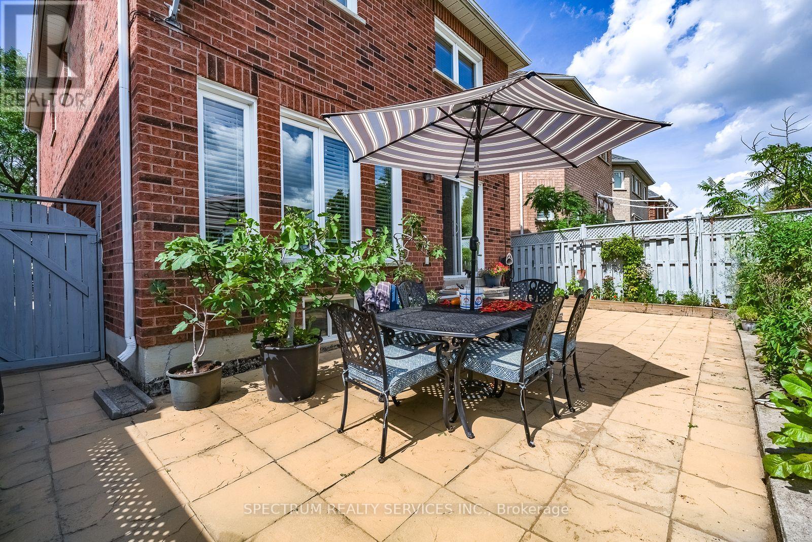 8 Sweet Briar Lane, Brampton, Ontario  L6Z 4V3 - Photo 46 - W13695080