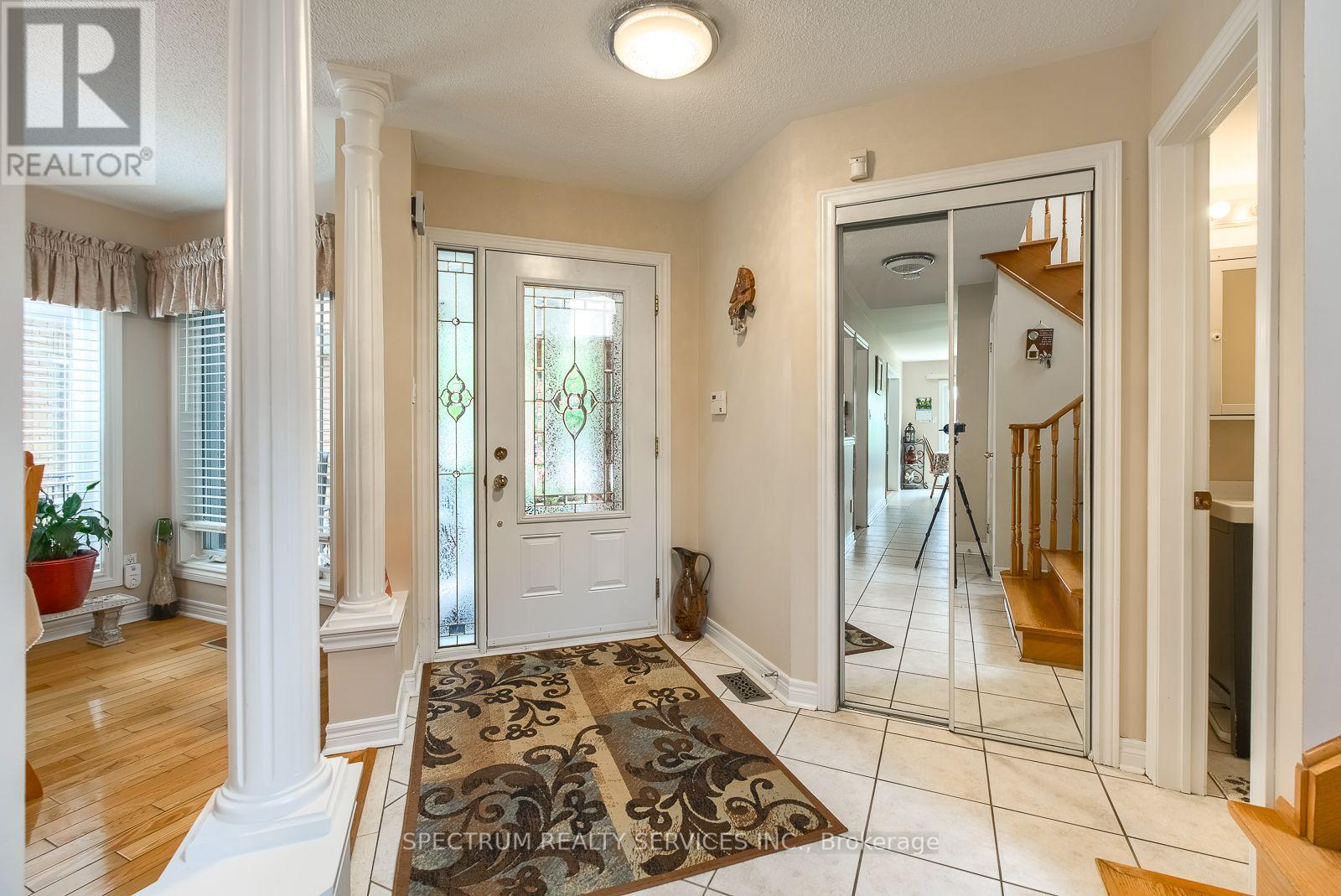 8 Sweet Briar Lane, Brampton, Ontario  L6Z 4V3 - Photo 8 - W13695080