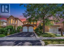8 SWEET BRIAR LANE, Brampton, Ontario