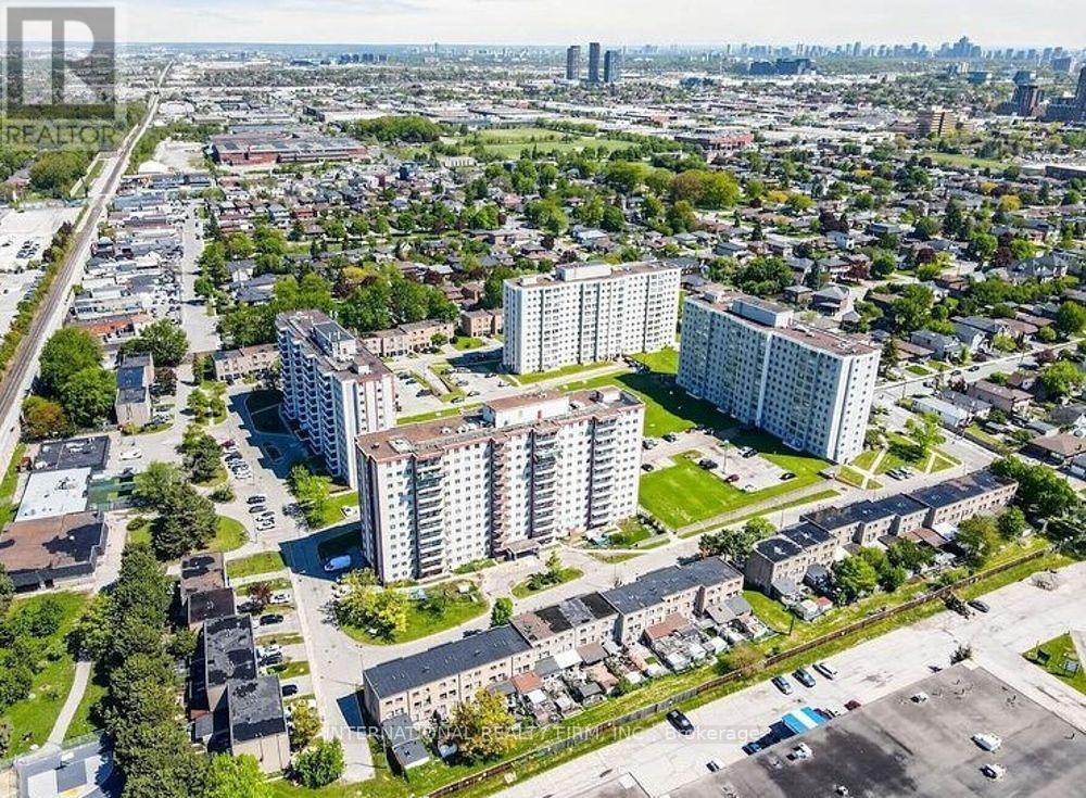 1111 - 50 Lotherton Pathway, Toronto, Ontario  M6B 2G8 - Photo 2 - W13695094