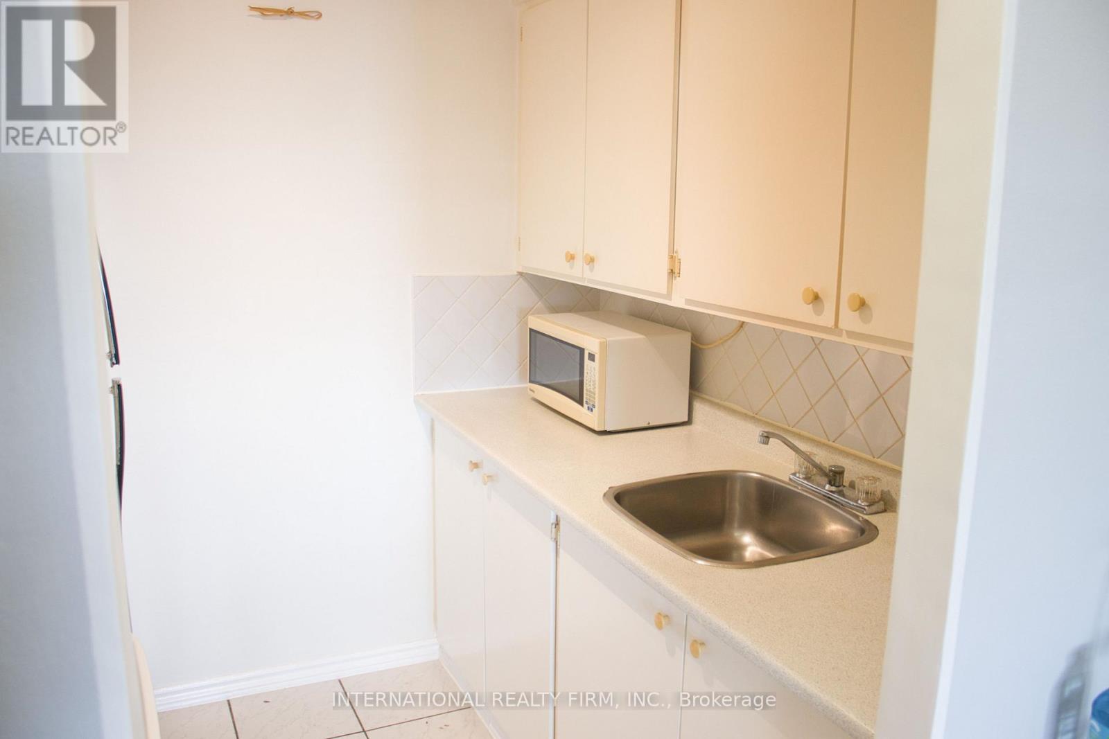 1111 - 50 Lotherton Pathway, Toronto, Ontario  M6B 2G8 - Photo 8 - W13695094