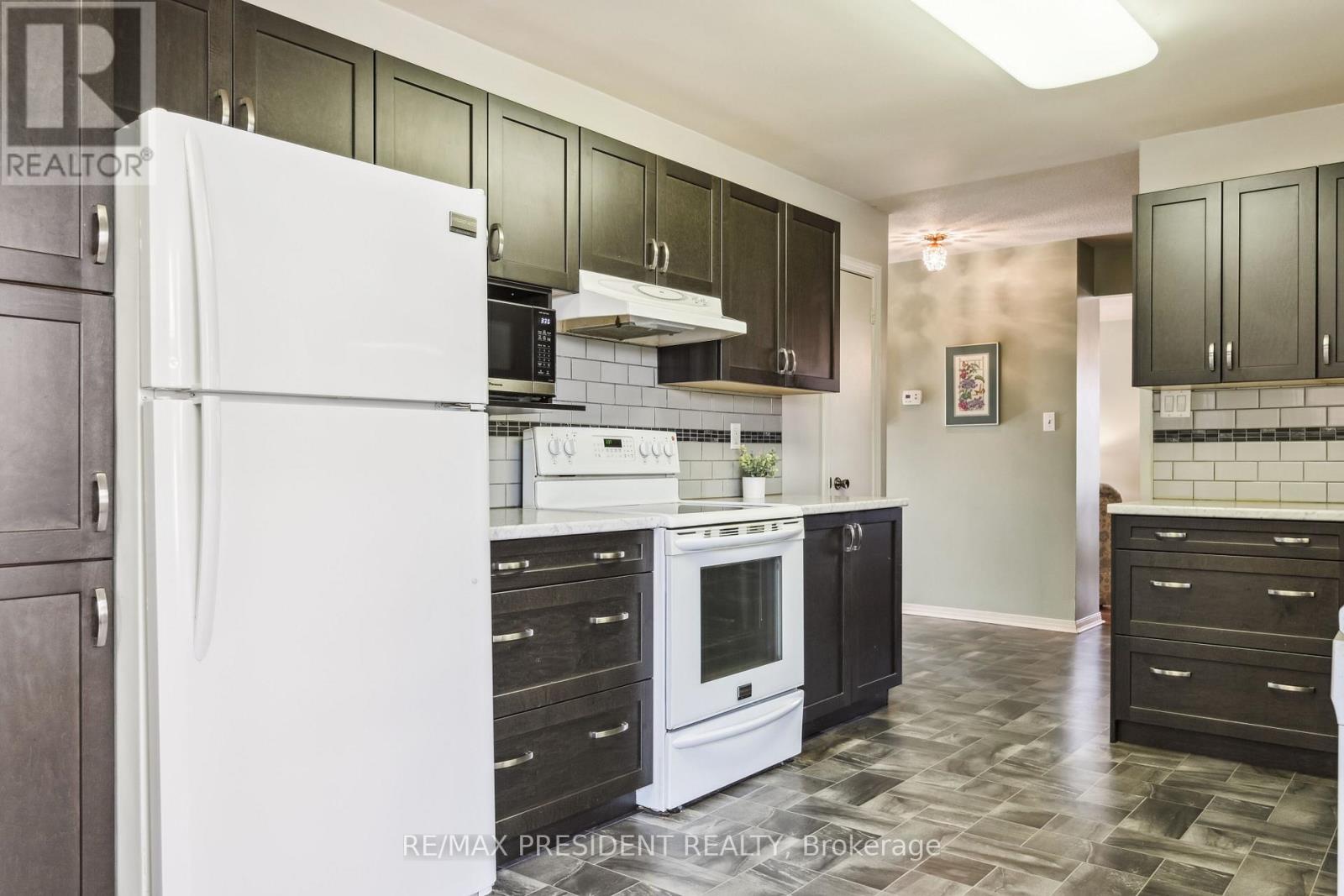 384 Centre Street N, Brampton, Ontario  L6V 3L6 - Photo 12 - W13695120