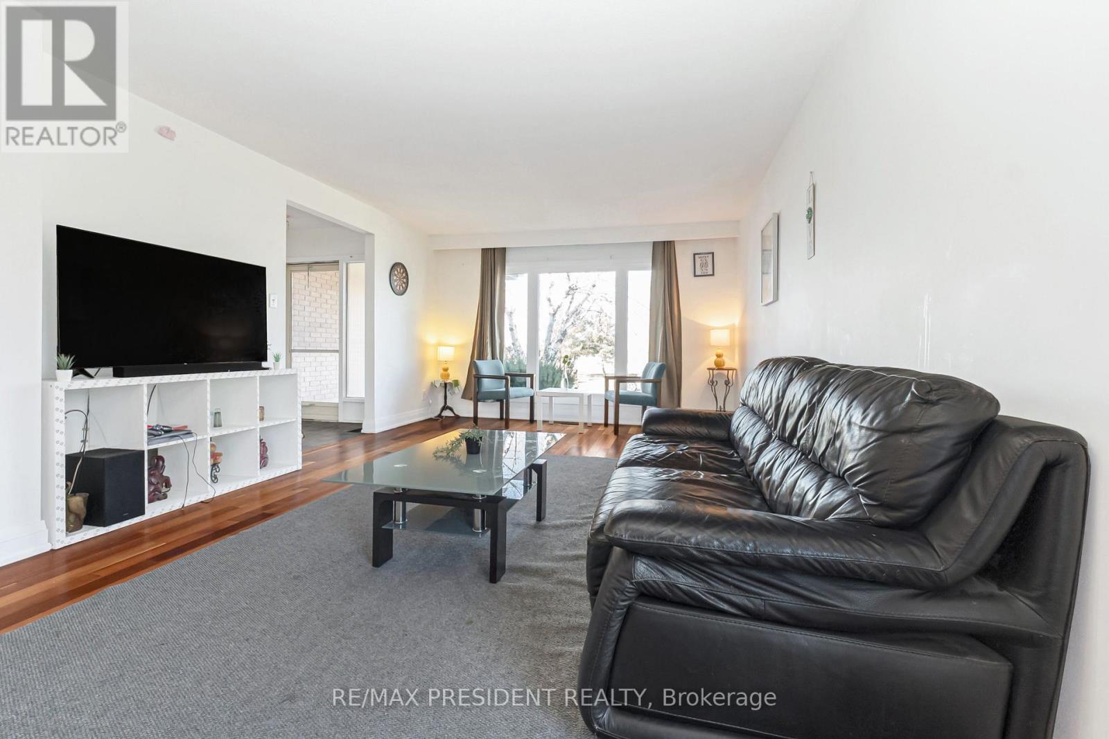 384 Centre Street N, Brampton, Ontario  L6V 3L6 - Photo 5 - W13695120