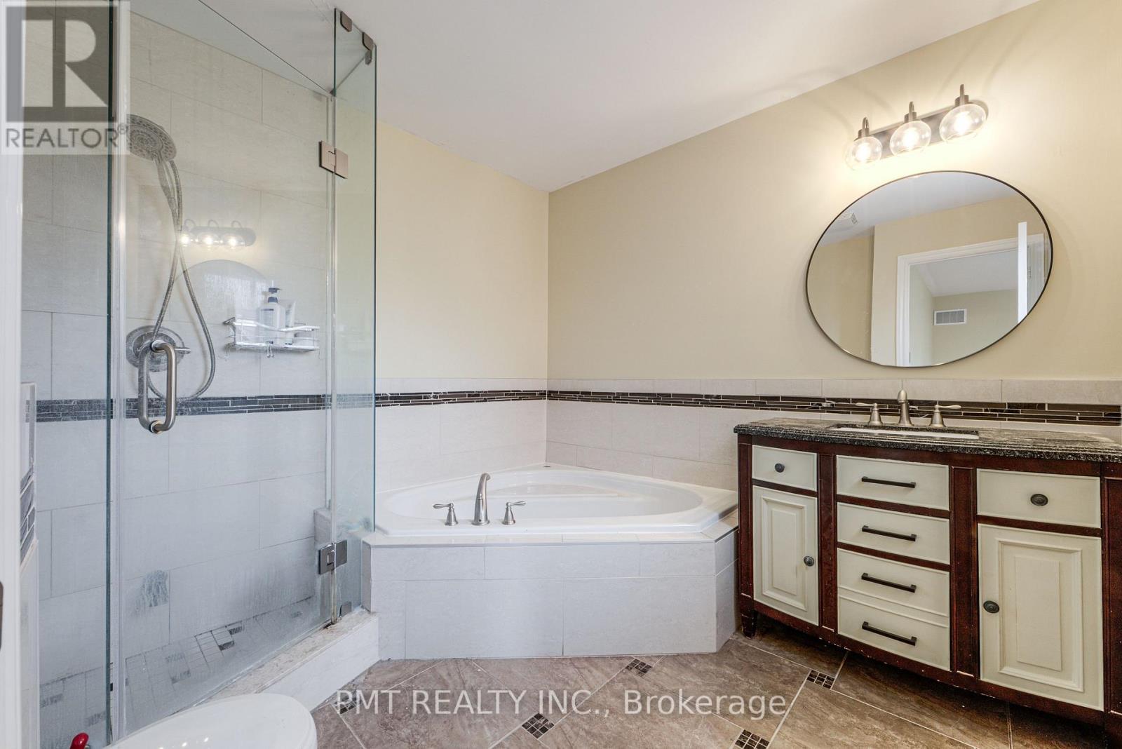 6364 Alderwood Trail, Mississauga, Ontario  L5N 6X1 - Photo 23 - W13695126