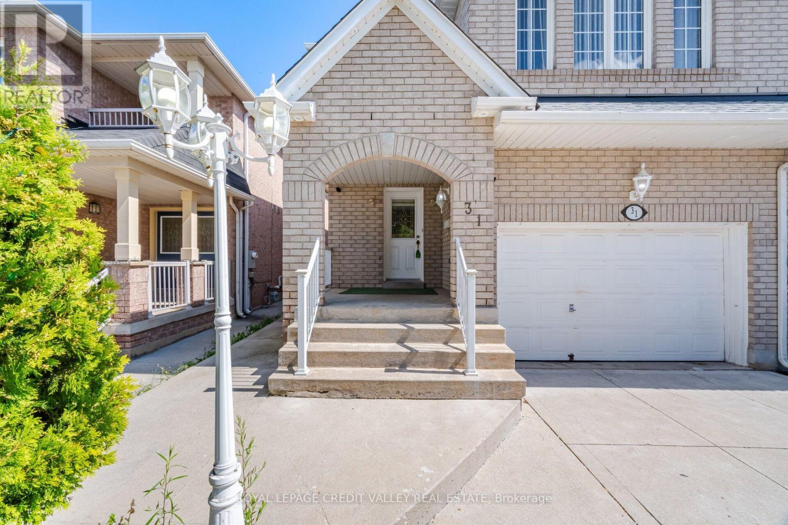 31 Capistro Street, Brampton, Ontario  L7A 3H6 - Photo 4 - W13695150