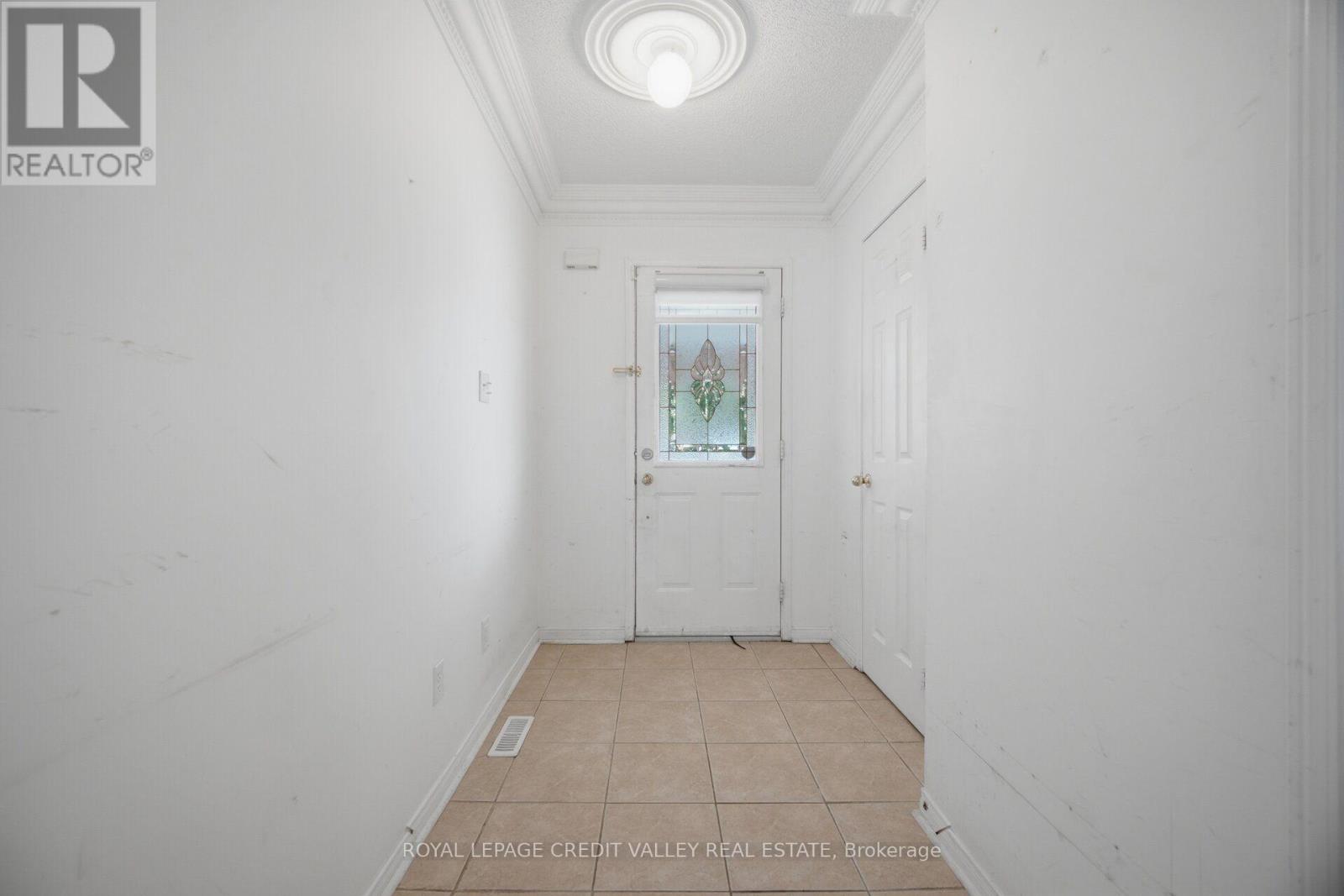 31 Capistro Street, Brampton, Ontario  L7A 3H6 - Photo 6 - W13695150
