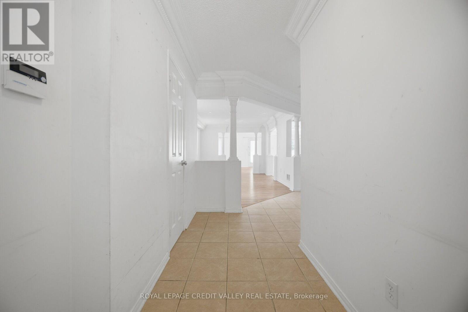 31 Capistro Street, Brampton, Ontario  L7A 3H6 - Photo 7 - W13695150
