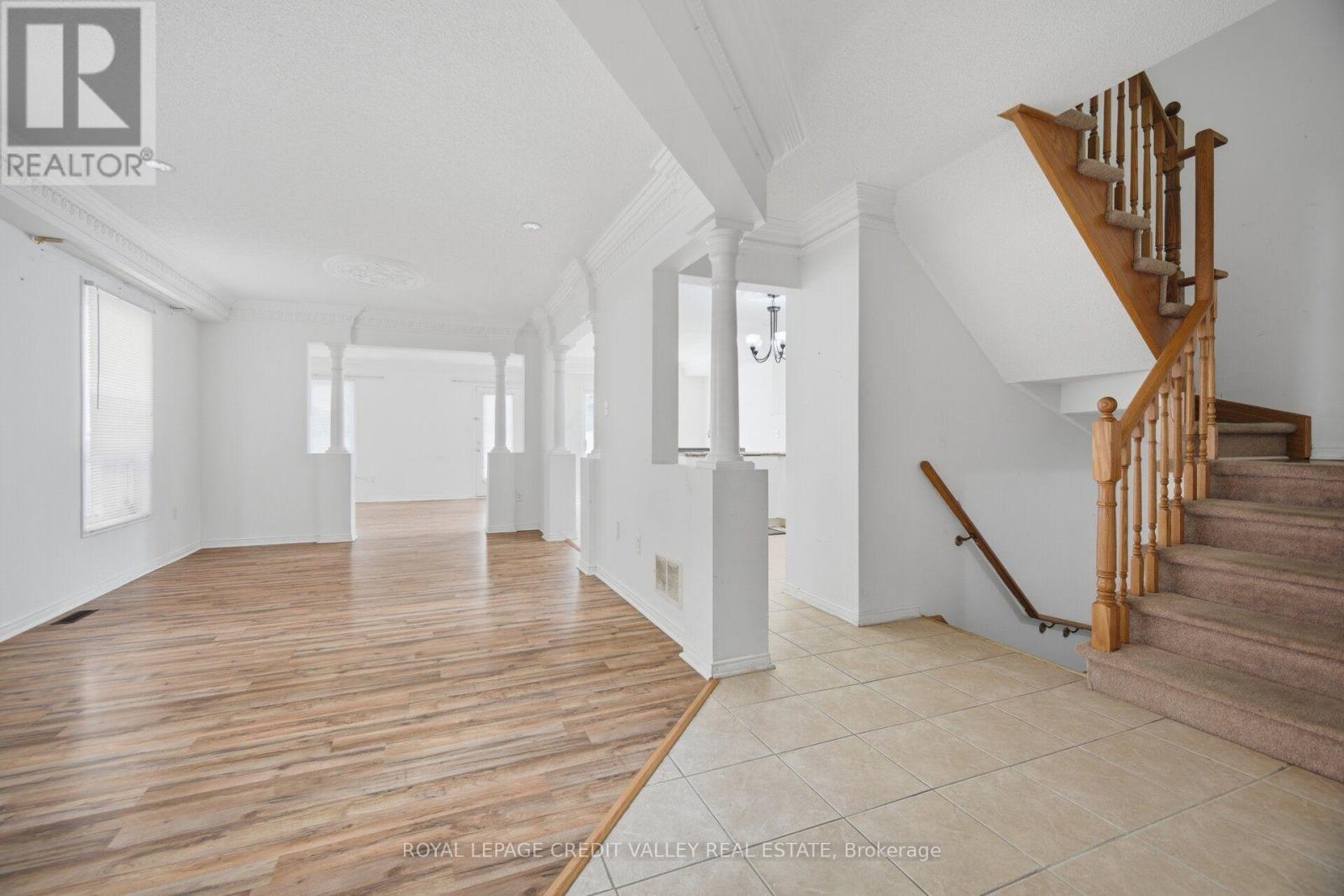 31 Capistro Street, Brampton, Ontario  L7A 3H6 - Photo 8 - W13695150