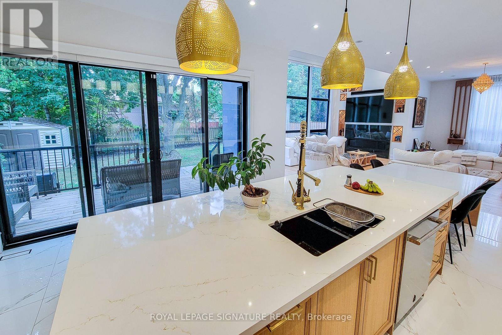 518 Sherin Drive, Oakville, Ontario  L6L 4J8 - Photo 10 - W13695240