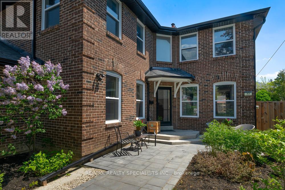 77 Leander Street, Brampton, Ontario  L6S 3N5 - Photo 2 - W13695258