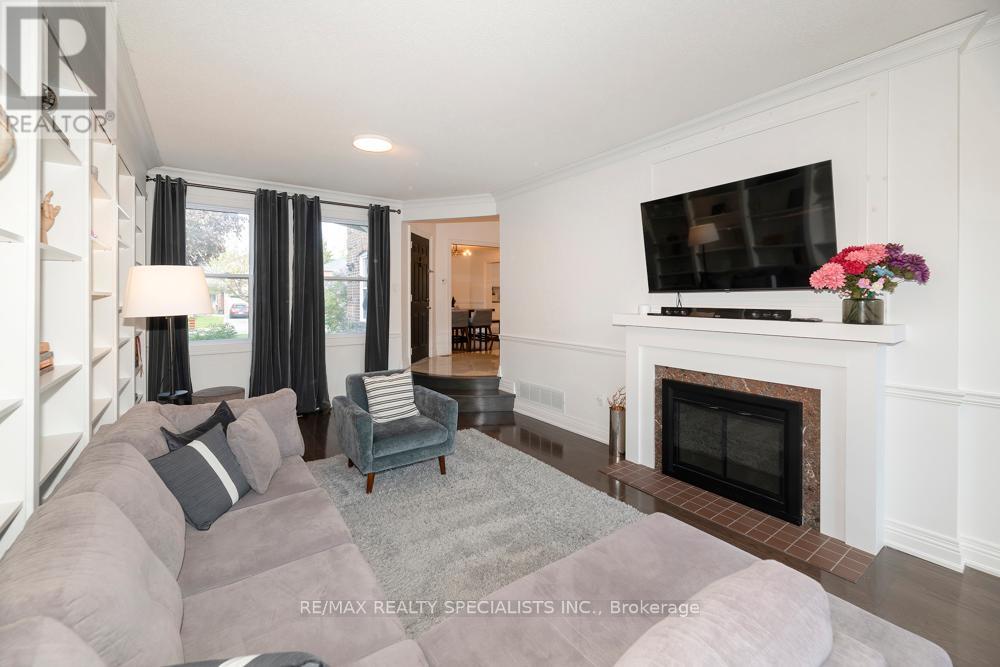 77 Leander Street, Brampton, Ontario  L6S 3N5 - Photo 6 - W13695258