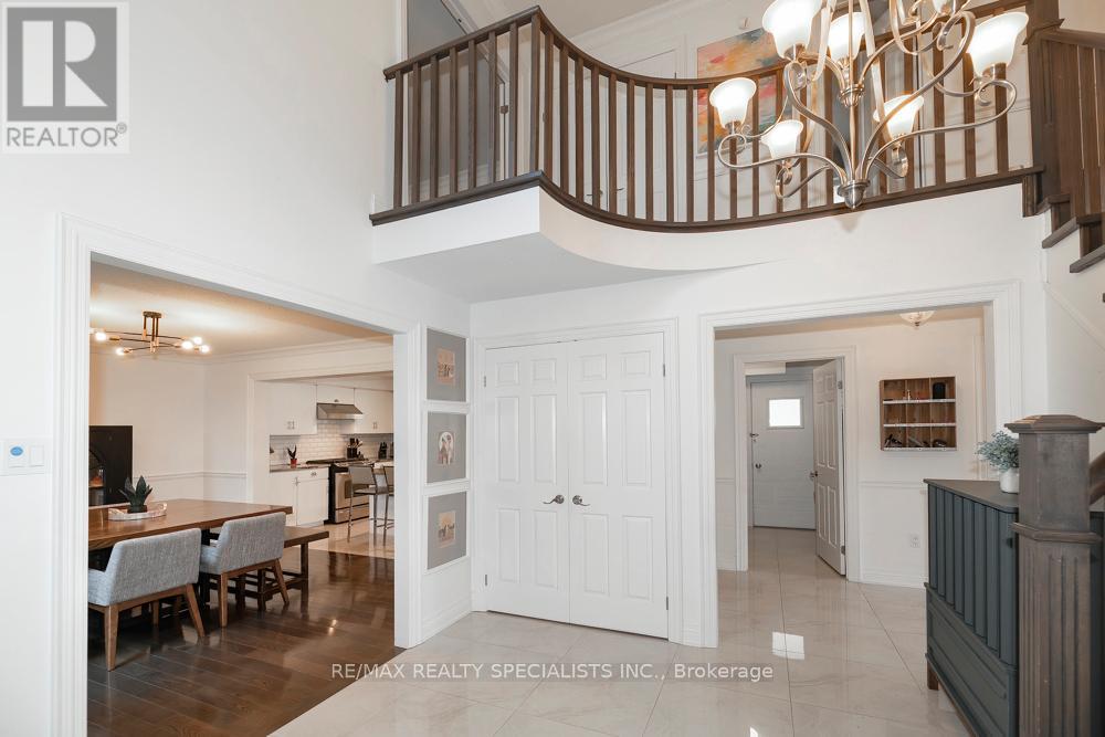 77 Leander Street, Brampton, Ontario  L6S 3N5 - Photo 7 - W13695258