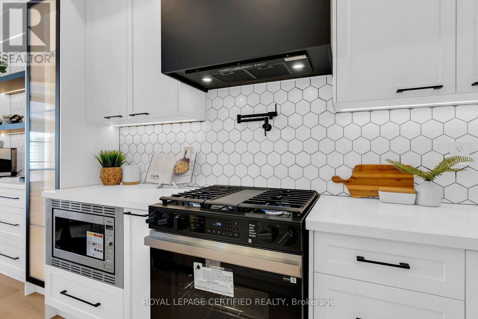 23 Charlie Jordan Road, Toronto, Ontario  M9M 0B7 - Photo 12 - W13695308