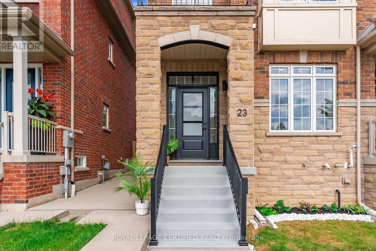 23 Charlie Jordan Road, Toronto, Ontario  M9M 0B7 - Photo 4 - W13695308
