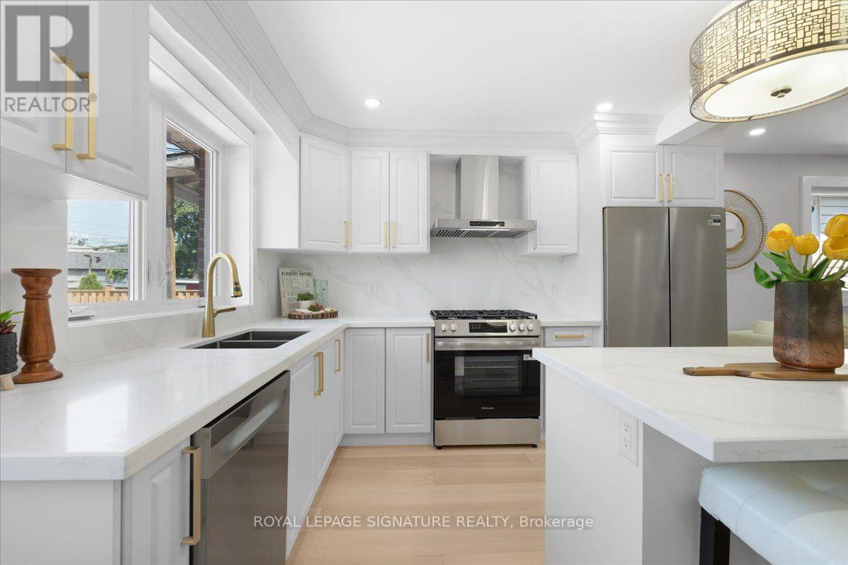 234 Nairn Avenue, Toronto, Ontario  M6E 4H4 - Photo 14 - W13695310