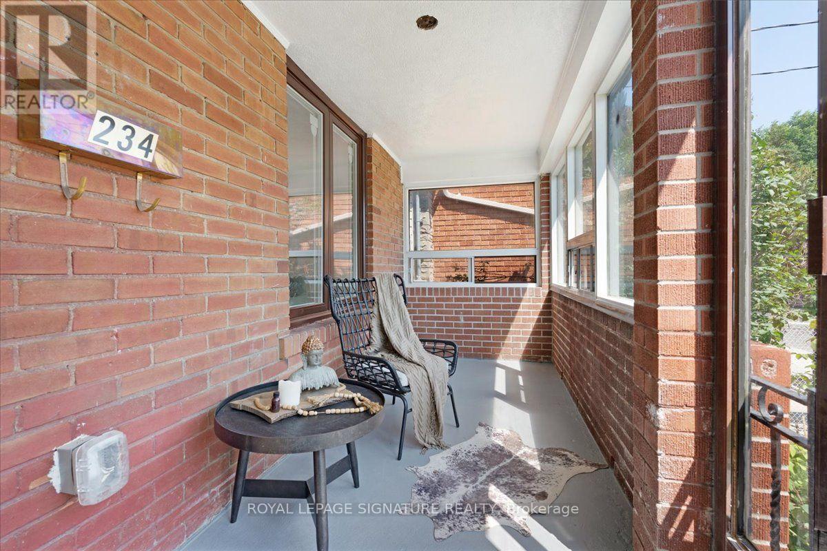 234 Nairn Avenue, Toronto, Ontario  M6E 4H4 - Photo 4 - W13695310