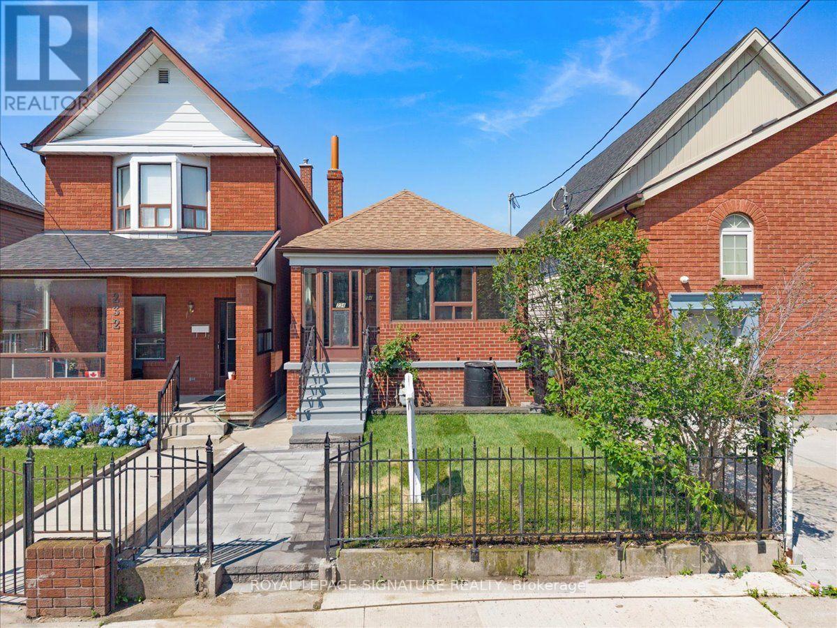 234 Nairn Avenue, Toronto, Ontario  M6E 4H4 - Photo 46 - W13695310