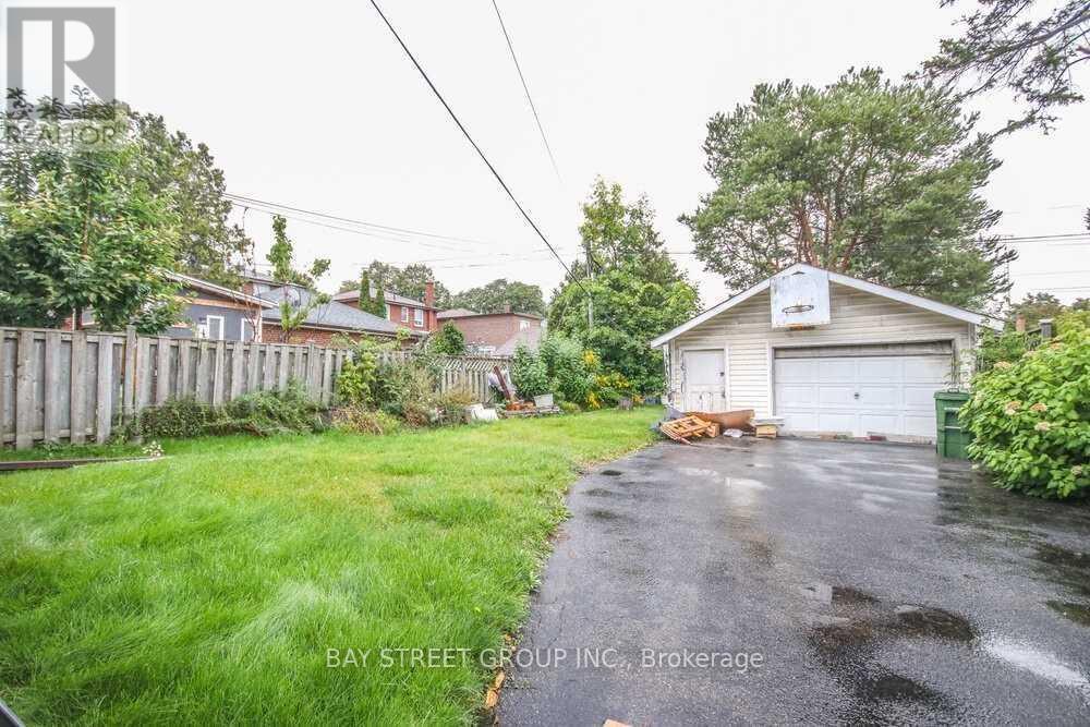 Upper - 358 Horner Avenue, Toronto, Ontario  M8W 1Z9 - Photo 12 - W13695318