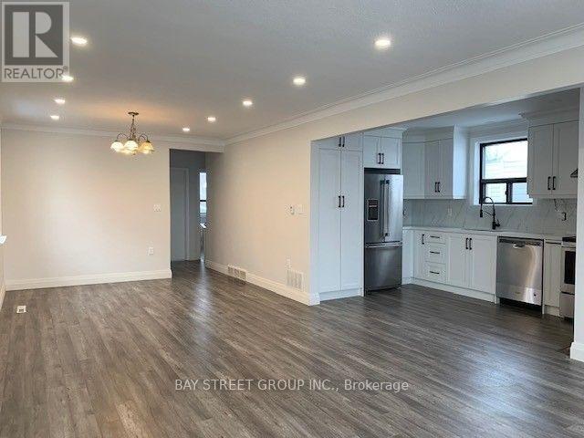 Upper - 358 Horner Avenue, Toronto, Ontario  M8W 1Z9 - Photo 2 - W13695318