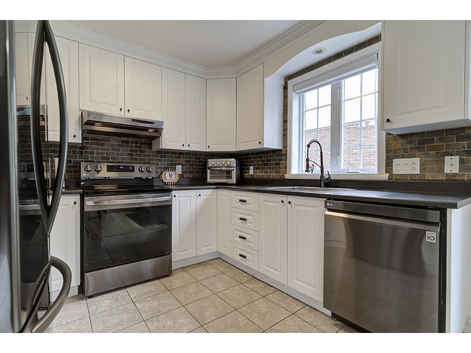 2652 Rue Schulz Saint-Jérôme Quebec Canada J7Y0C9 5
