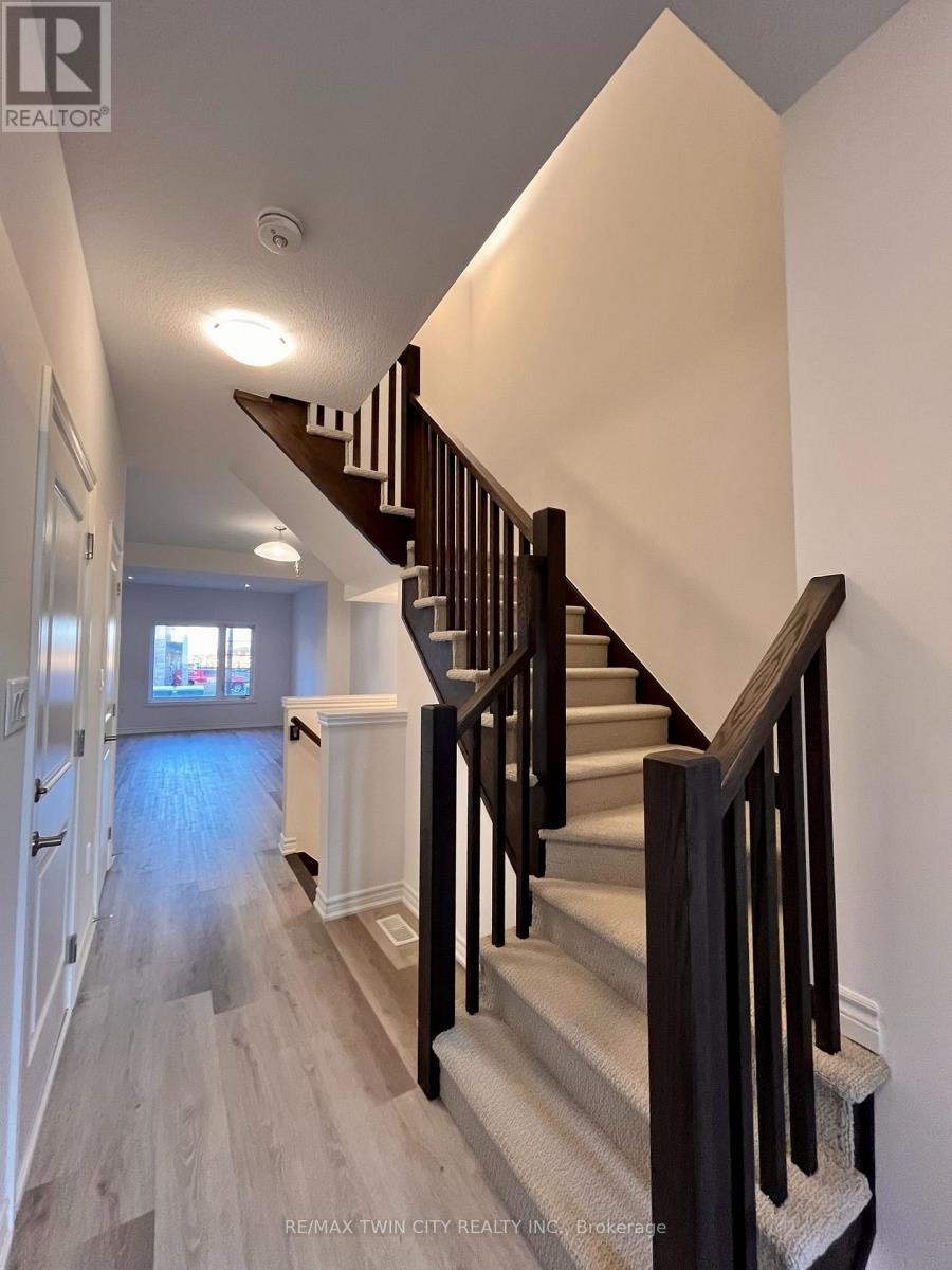 2 - 461 Blackburn Drive, Brantford, Ontario  N3T 0W9 - Photo 2 - X13695122