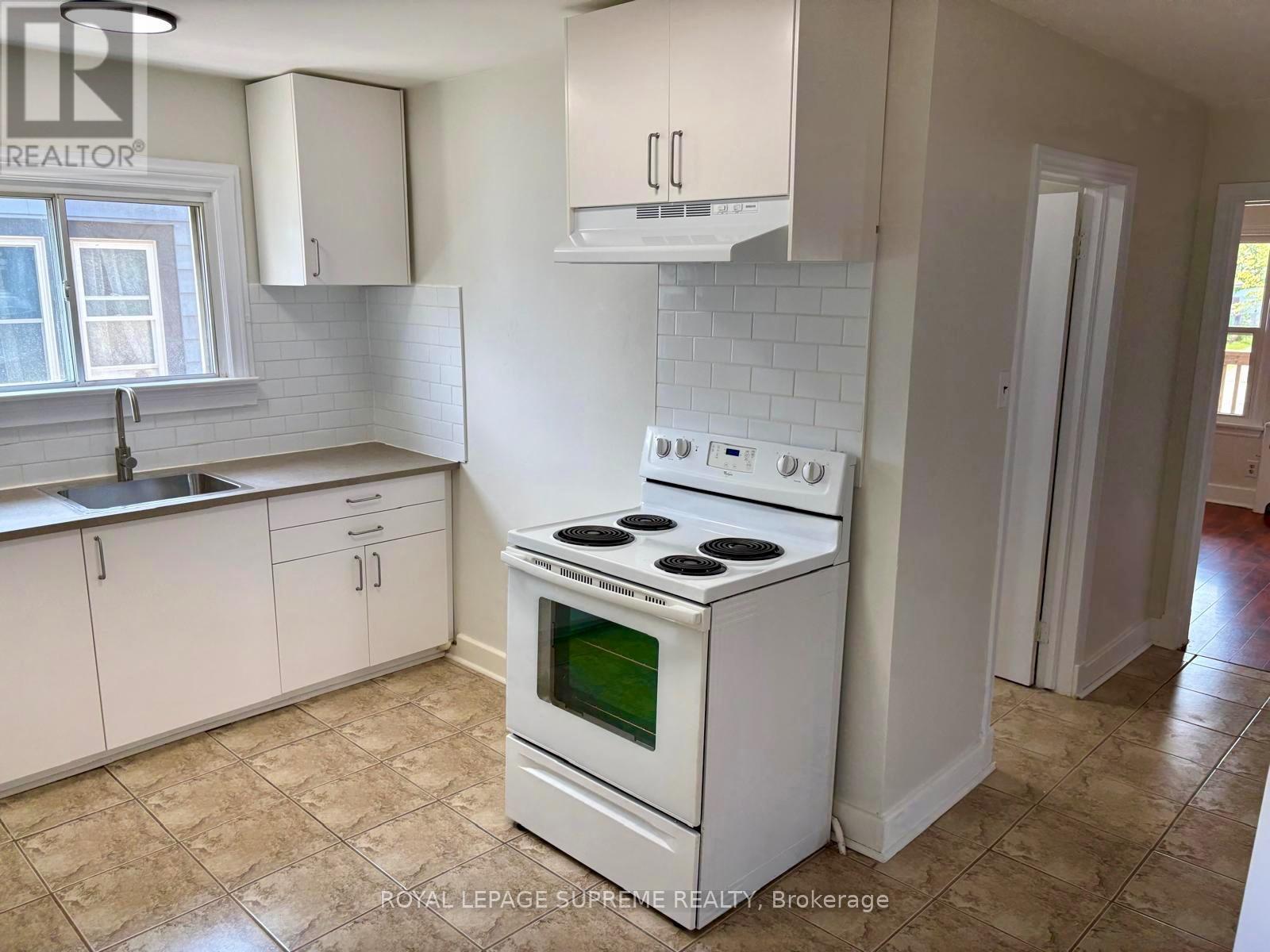 Main Floor - 30 Fourth Street, Welland, Ontario  L3B 4X6 - Photo 14 - X13695124