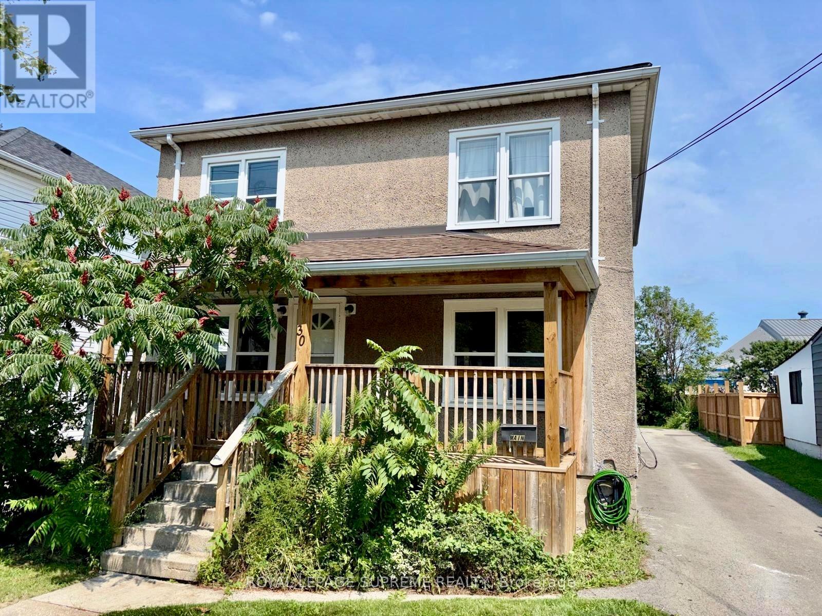 Main Floor - 30 Fourth Street, Welland, Ontario  L3B 4X6 - Photo 2 - X13695124