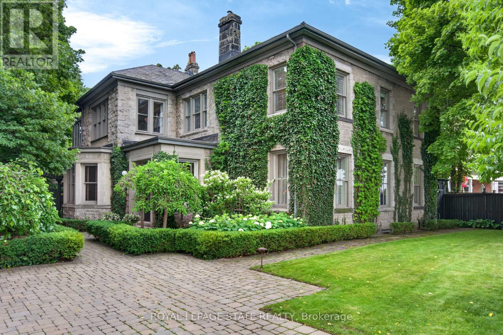 77 CLAREMONT DRIVE, Hamilton, Ontario